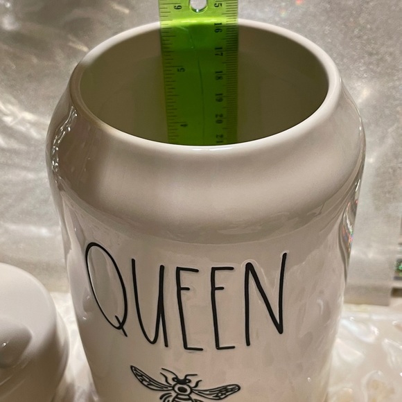 NWOT Rae Dunn “Queen 🐝” Magenta Ceramic Canister - Picture 5 of 6